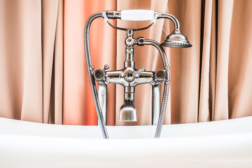 змішувач для ванни